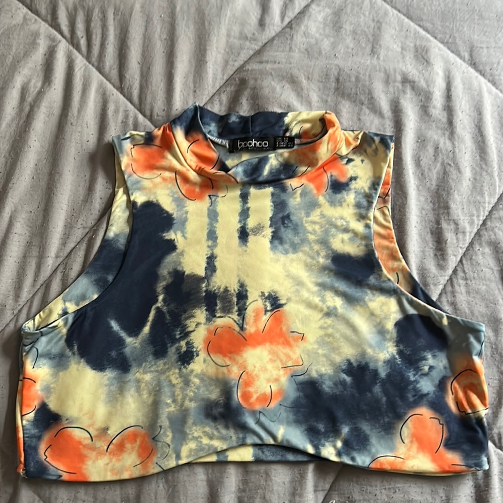 Cropped halter top sleeveless